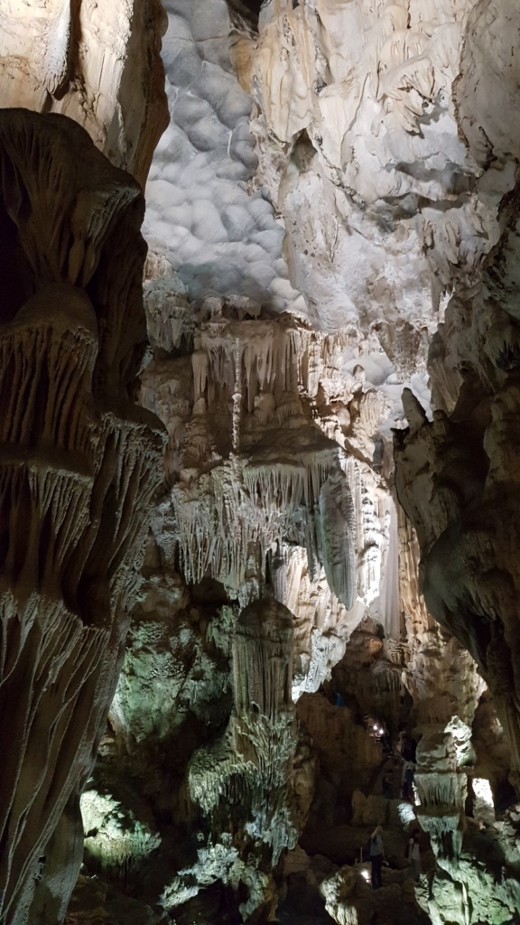 5HaLong-cave0020-576x1024