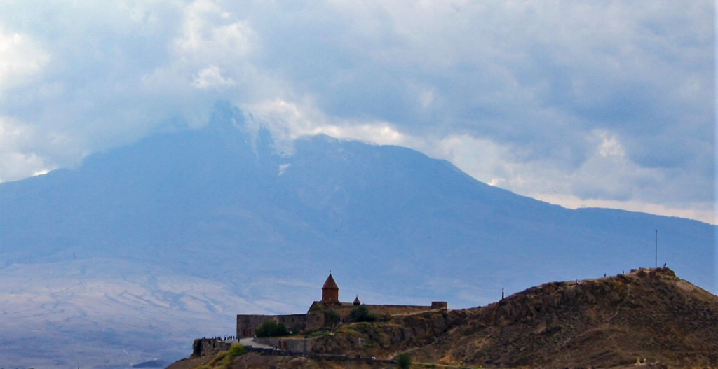 Wdok na Ararat i monastyr Chor Wirap