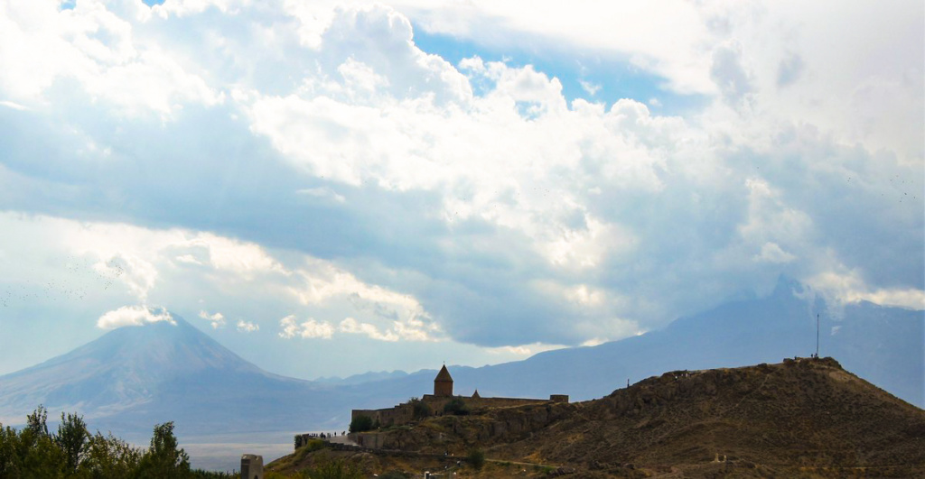 Wdok na Ararat i monastyr Chor Wirap