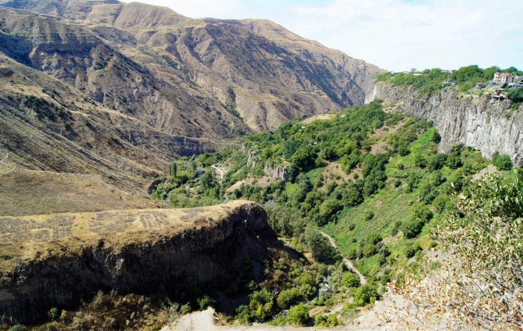 Wąwóz przy świątyni w Garni