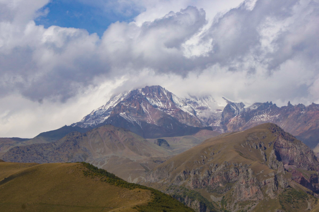Kazbegi nadal w chmurach