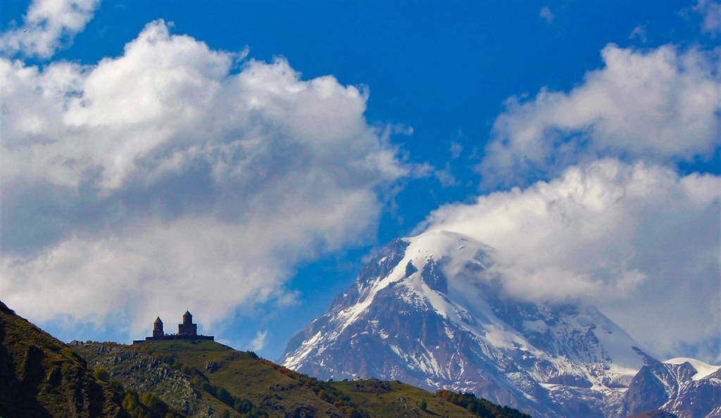Kazbegi wyłonił się z chmur