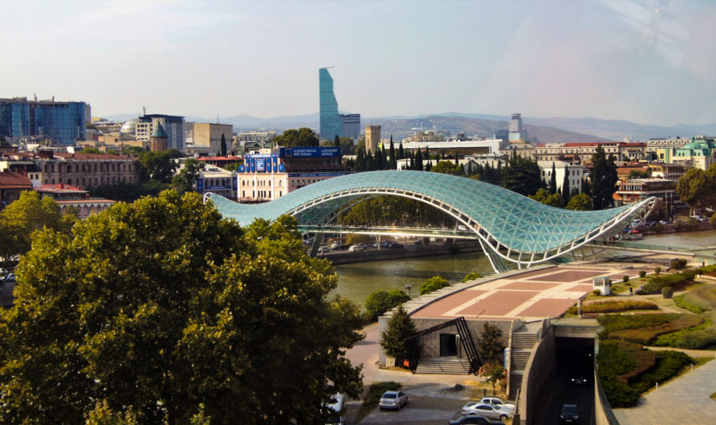 Widok ze wzgórza Narikala