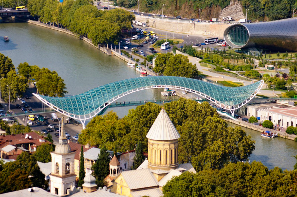 Widok ze wzgórza Narikala