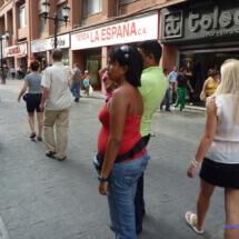 Spacer po centrum - żadna z naszych nie ma biżuterii - był zakaz zakładania i noszenia Spacer po centrum - żadna z naszych nie ma biżuterii - był zakaz zakładania i noszenia