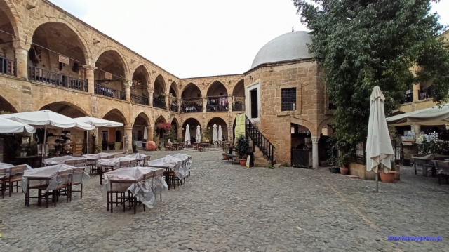 Krużganki w Büyük Han - stary zajazd z XVI w. Krużganki w Büyük Han - stary zajazd z XVI w.