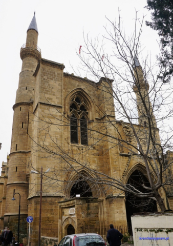 Meczet Selimiye w budynku byłej katedry Mądrości Bożej (św. Sofii) z 1208 r Meczet Selimiye w budynku byłej katedry Mądrości Bożej (św. Sofii) z 1208 r
