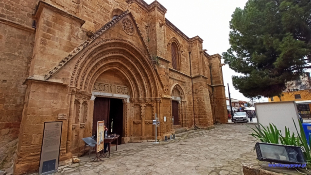 Pozostałości po kościele św. Mikołaja - Bedesten - odrestaurowane na miejsce wydarzeń kulturalnych. Pozostałości po kościele św. Mikołaja - Bedesten - odrestaurowane na miejsce wydarzeń kulturalnych.