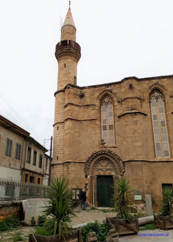 Kościół św. Katarzyny - obecnie meczet Hajdara Paszy Kościół św. Katarzyny - obecnie meczet Hajdara Paszy
