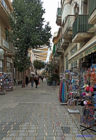 Ulica Ledras prowadząca do przyjścia granicznego Ulica Ledras prowadząca do przyjścia granicznego