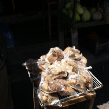 Przekąska na drogę - przypiekana skóra wieprzowa Przekąska na drogę - przypiekana skóra wieprzowa