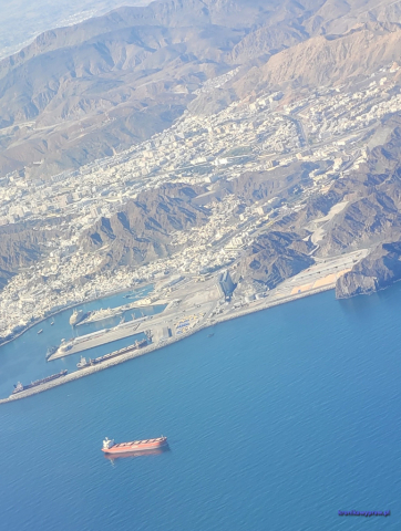 Wlatujemy do Muscat - zatoka z promenadą Wlatujemy do Muscat - zatoka z promenadą