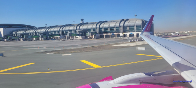 Nowe lotnisko w Muskat - w 2008 r był tylko mały budynek Nowe lotnisko w Muskat - w 2008 r był tylko mały budynek