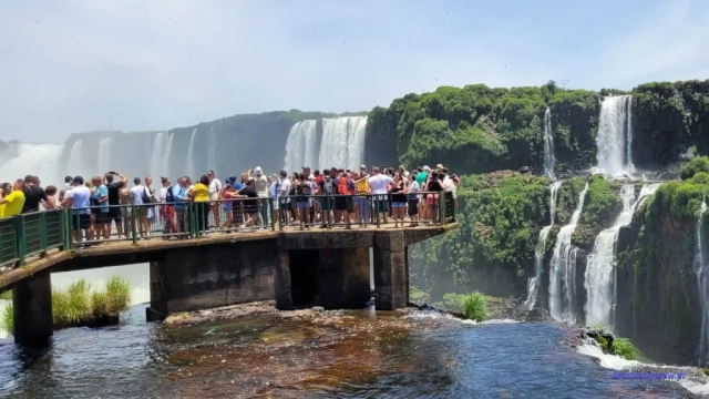 Brazylia wodospady Iguazu - widok na taras